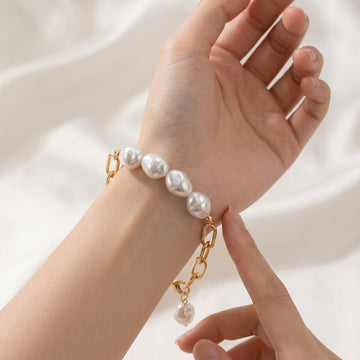 Gold Paperclip Chain Bracelet with Baroque Pearls – Irregular Freshwater-Style Pearl Bracelet