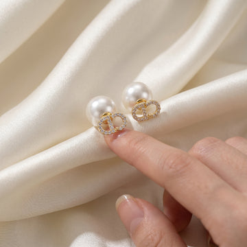 Interlocking Ring Crystal Pearl Earrings – Gold Stud
